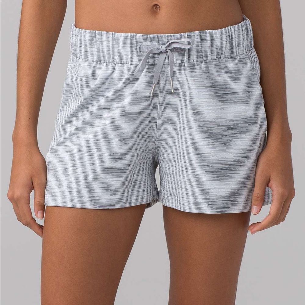 Lululemon on the fly short 2.5” luxtreme